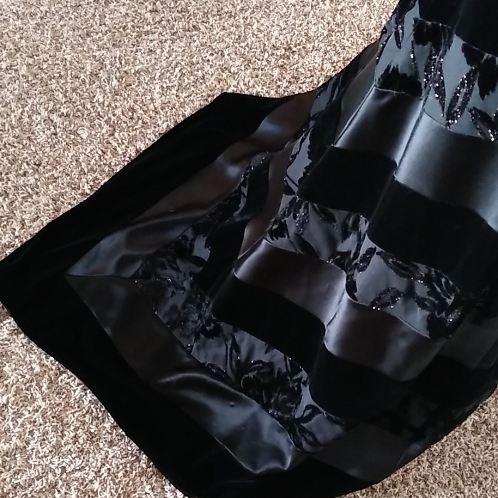 Dress - Picture 3 of 7